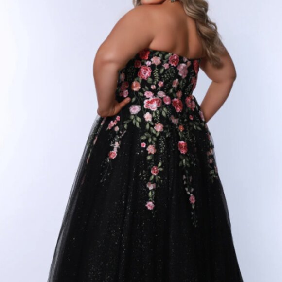 Ellie - Picture 2 of 4